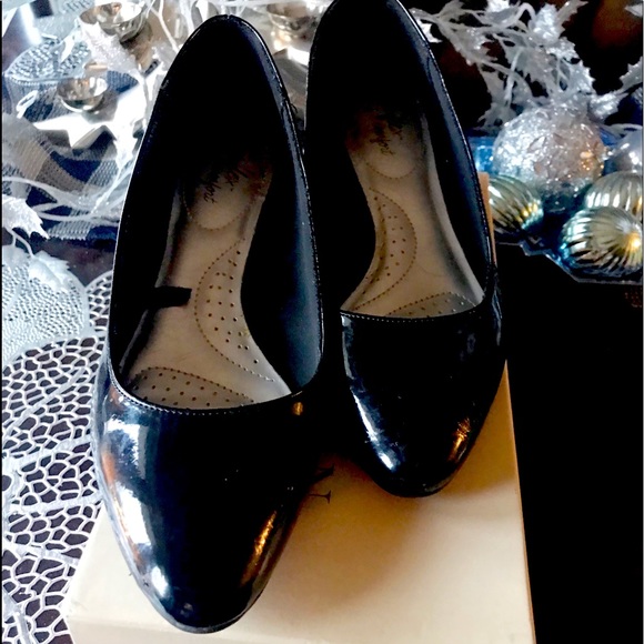 Covington Shoes - 7 1/2 Covington patent leather wedge shoe